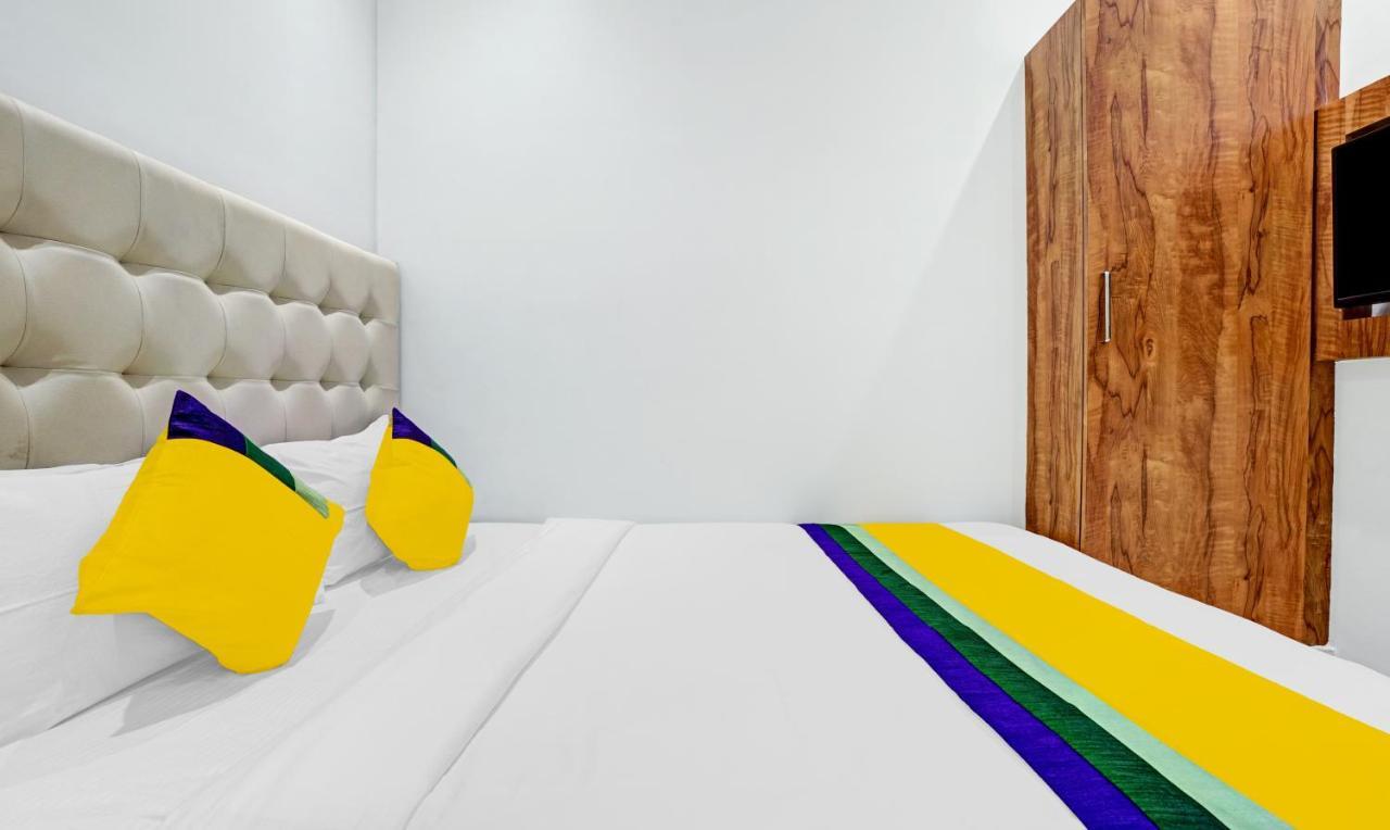 Itsy Hotels Heraa International ムンバイ エクステリア 写真